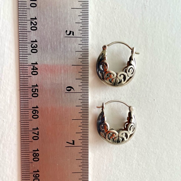 Retired Silpada 925 Sterling Silver Filigree Open Hoop Huggie Post Earrings - Picture 4 of 5
